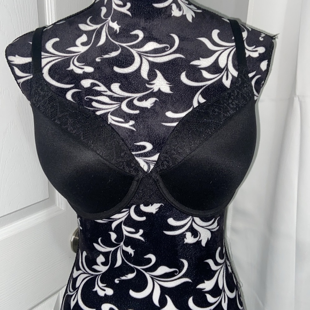 Victoria’s Secret perfect shape lace accent 32DDD